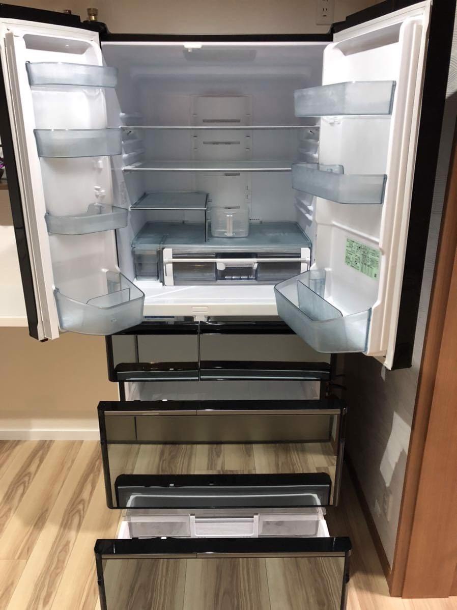 Tủ lạnh Hitachi R-WXC62S, dung tích 615 lít
