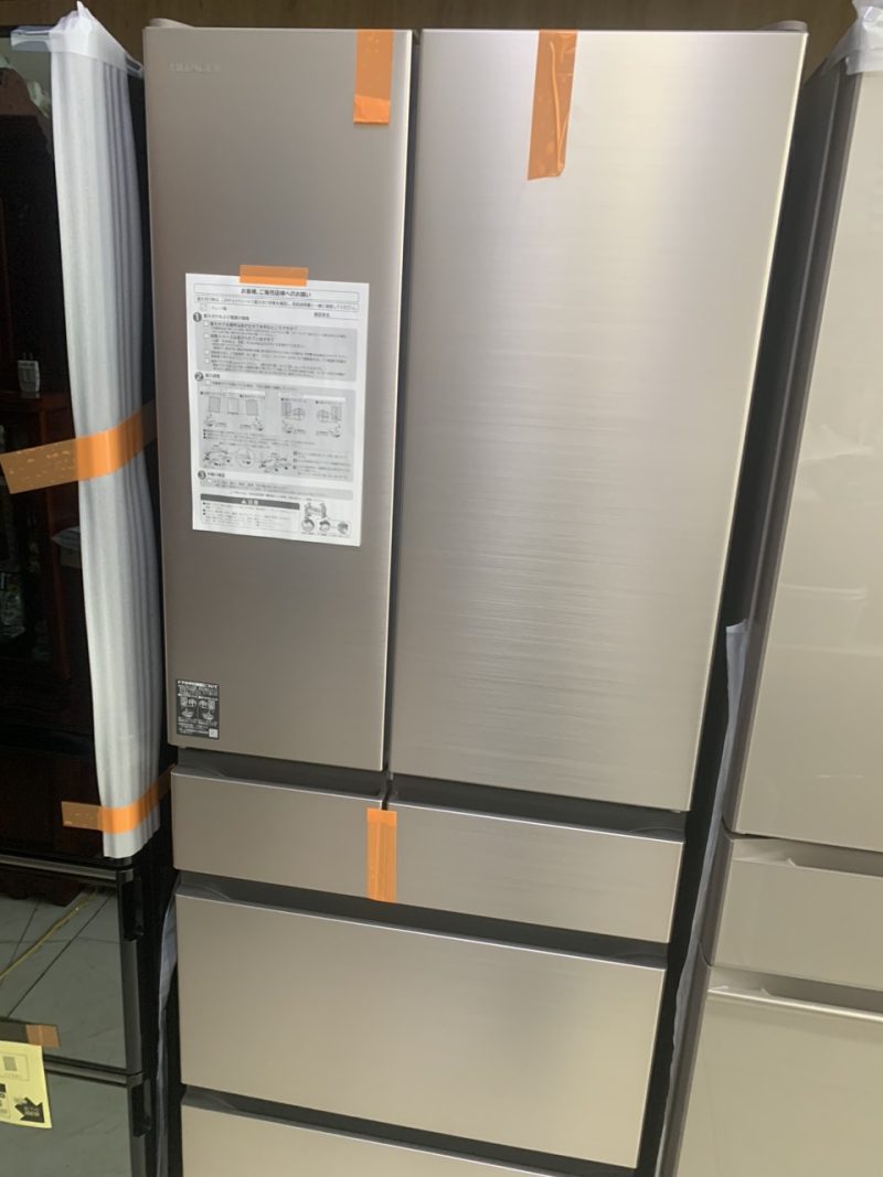 Tủ lạnh nội địa HITACHI R-HW62S 617L mặt thép vàng cát cực sang sx 2022